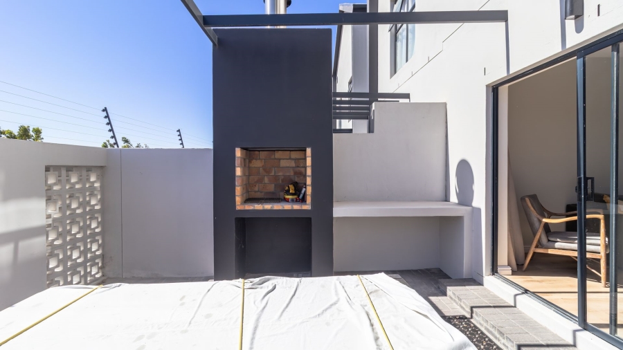 To Let 4 Bedroom Property for Rent in Sandown Western Cape